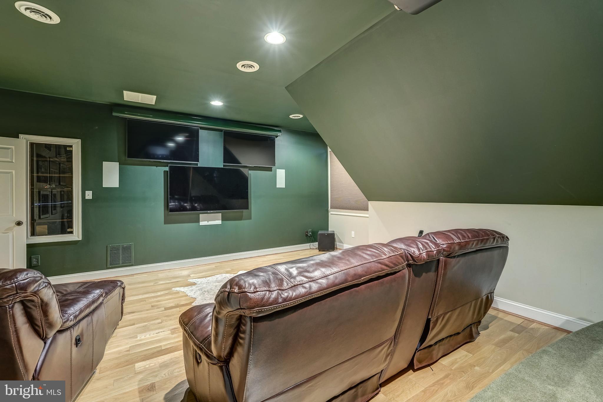 FOUNDERS BRIDGE - Residential