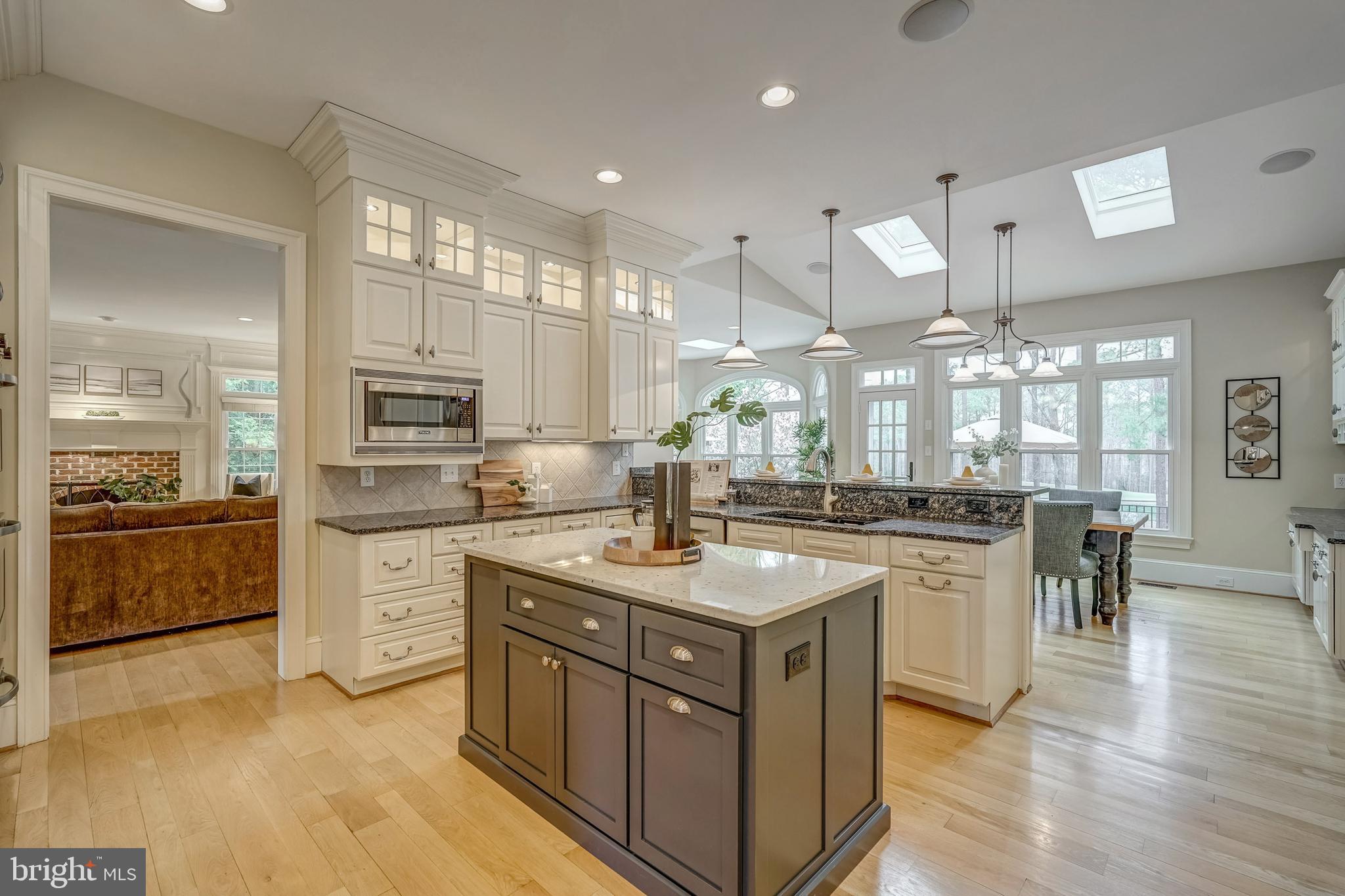 FOUNDERS BRIDGE - Residential