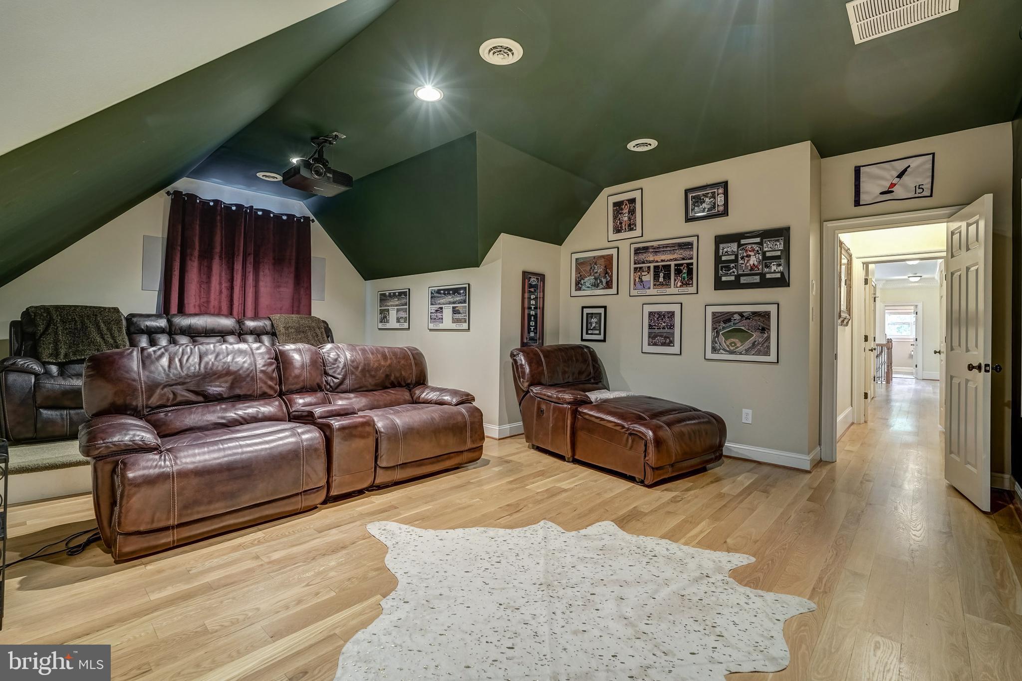 FOUNDERS BRIDGE - Residential