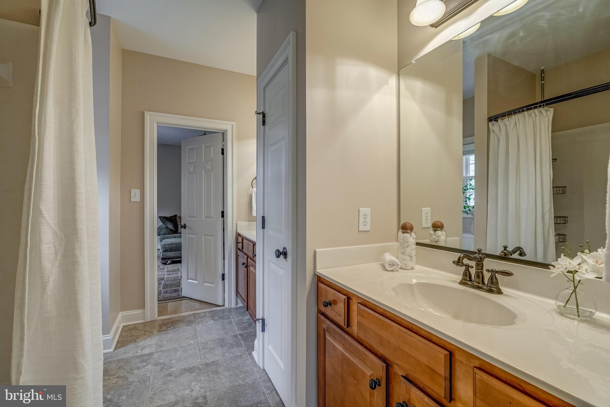 FOUNDERS BRIDGE - Residential