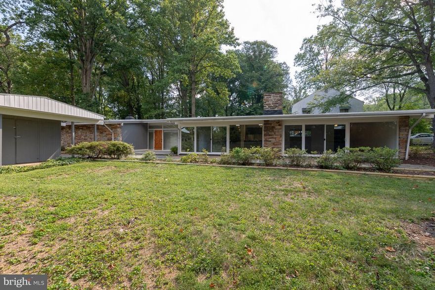 Classy mid-century contemporary has >2400 sq/ft of open living space with features to delight both entertainers & families. Kitchen features double ovens & sinks, granite countertops & breakfast bar that overlooks the sprawling family room & yard through new floor to ceiling windows & sliders. Custom fitted blinds & 6' fence offer privacy. Dual zone HVAC, covered parking, wonderful neighborhood!