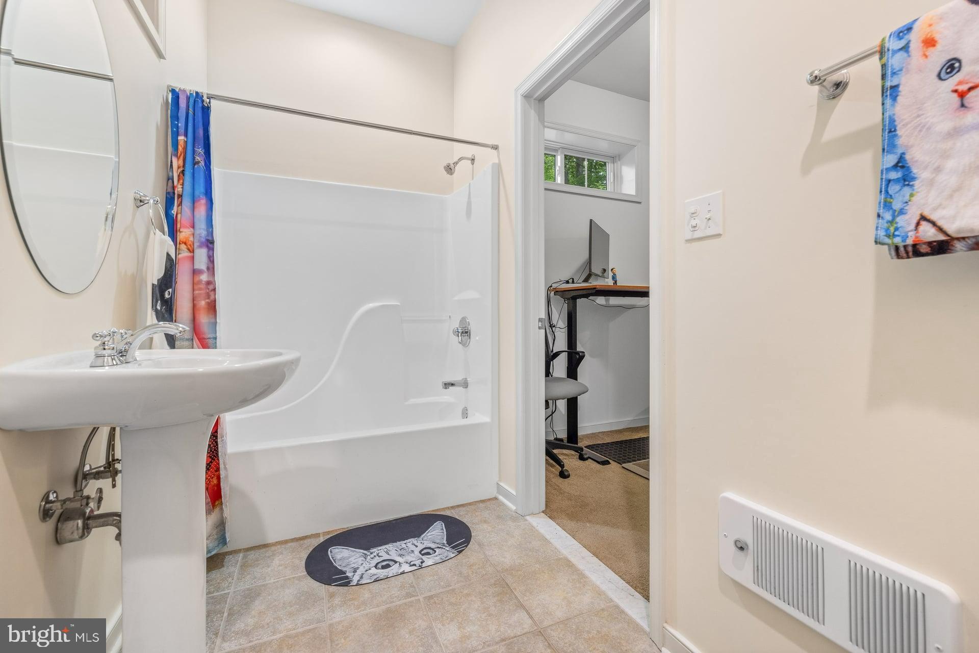 LAKE MONTICELLO - Residential