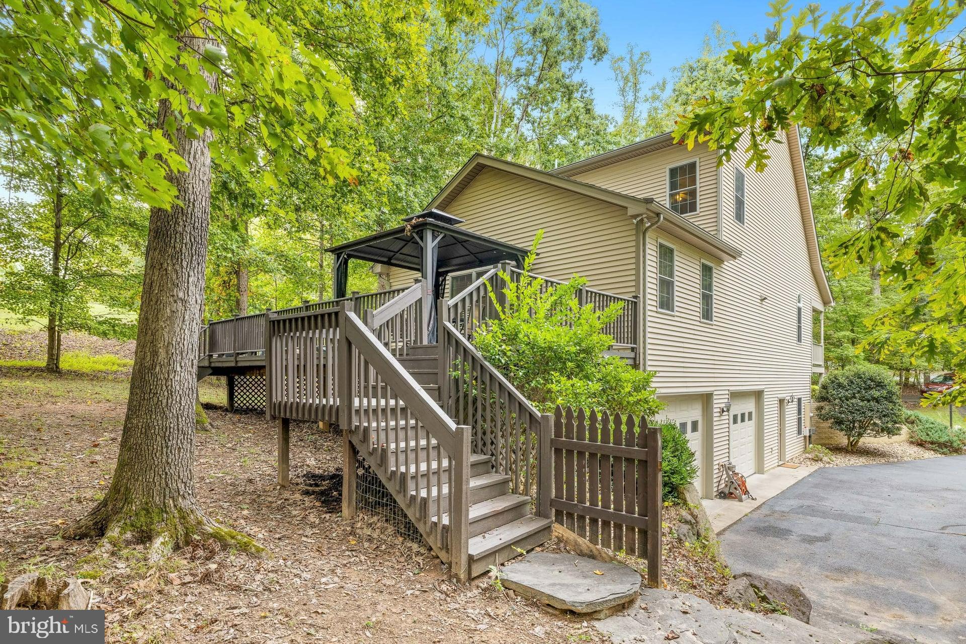 LAKE MONTICELLO - Residential