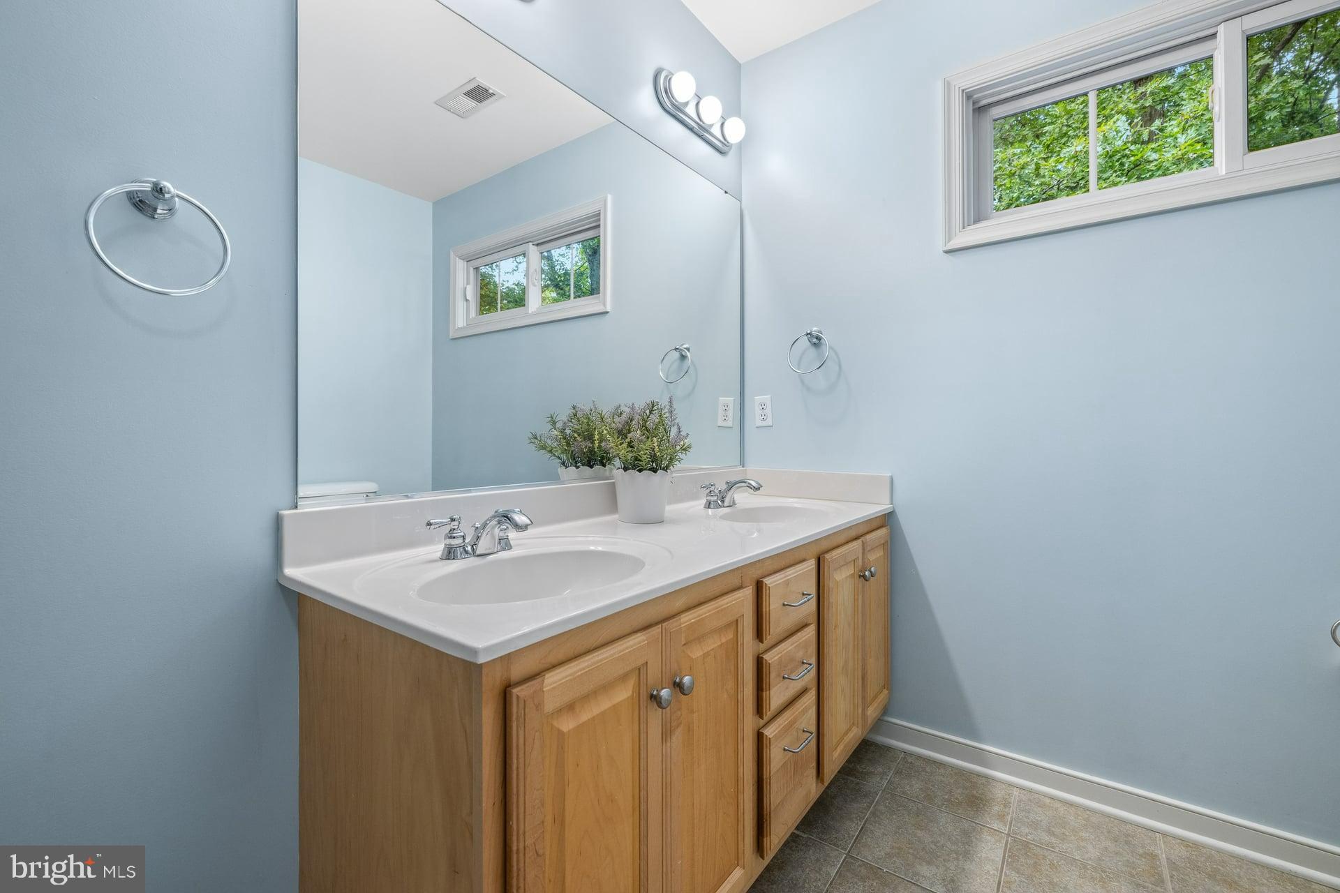 LAKE MONTICELLO - Residential