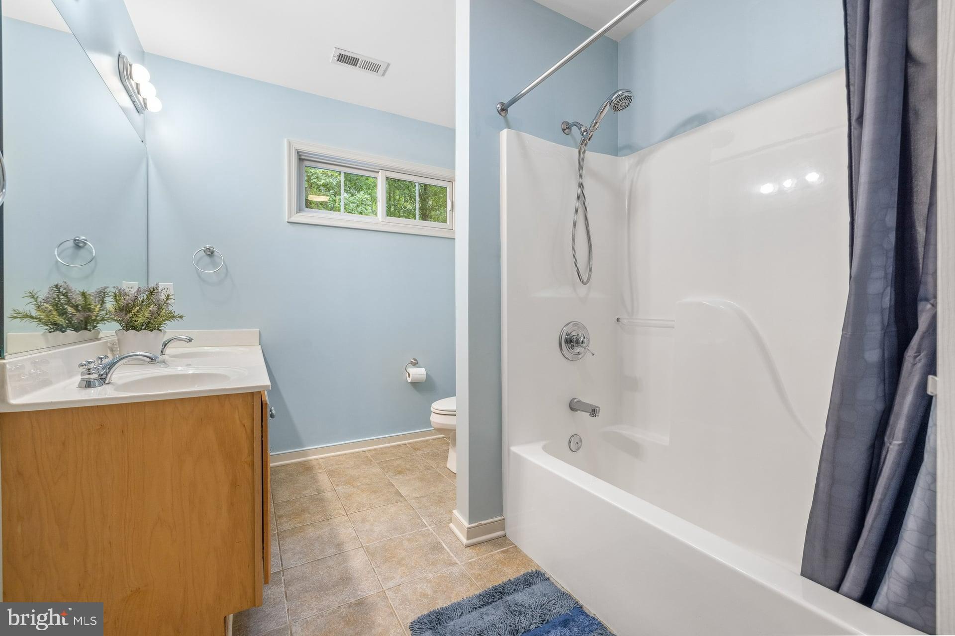 LAKE MONTICELLO - Residential