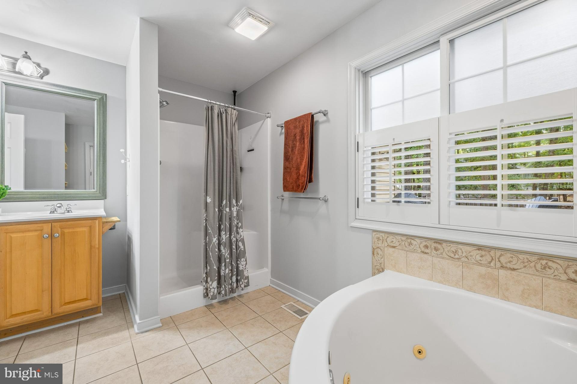 LAKE MONTICELLO - Residential