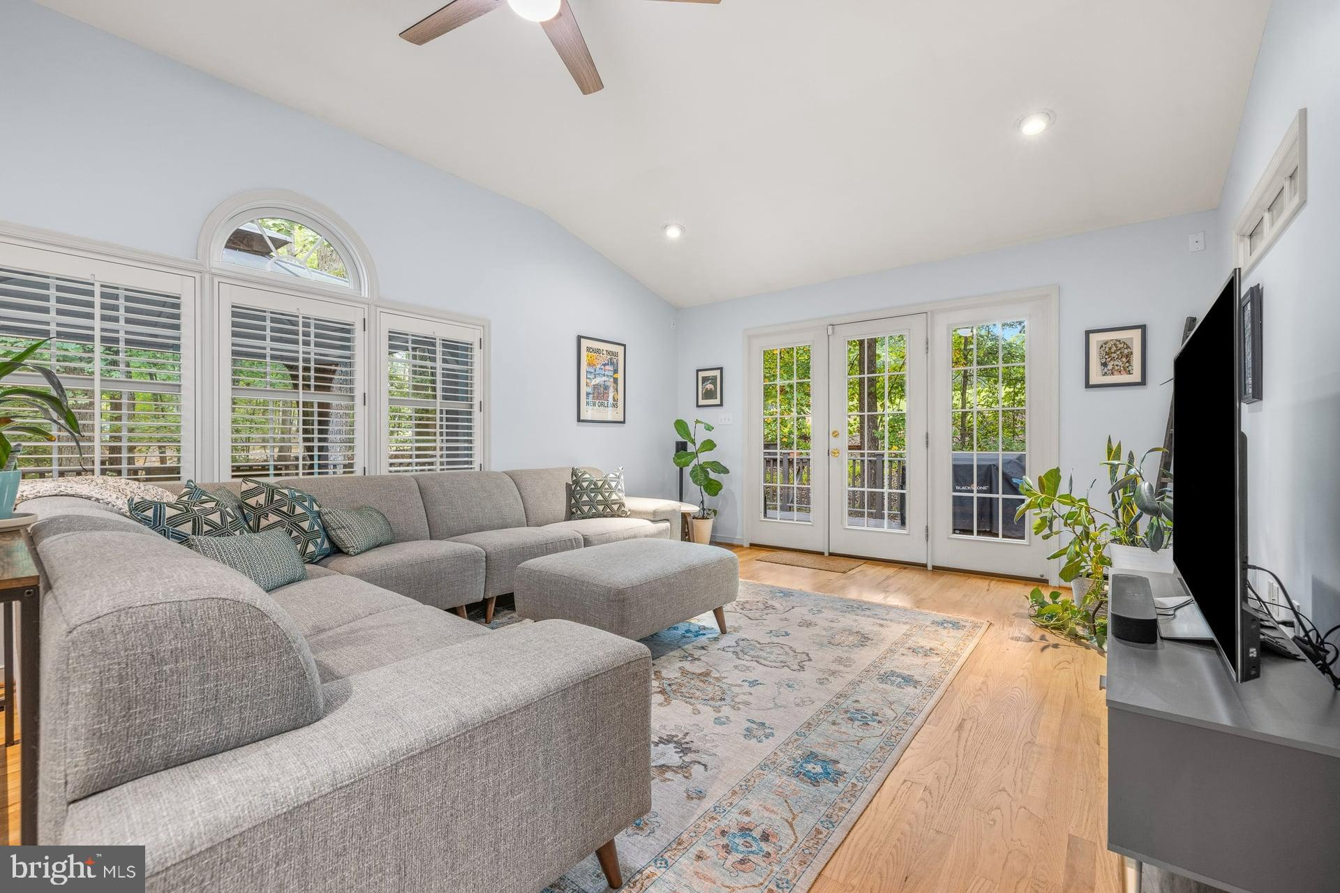 LAKE MONTICELLO - Residential