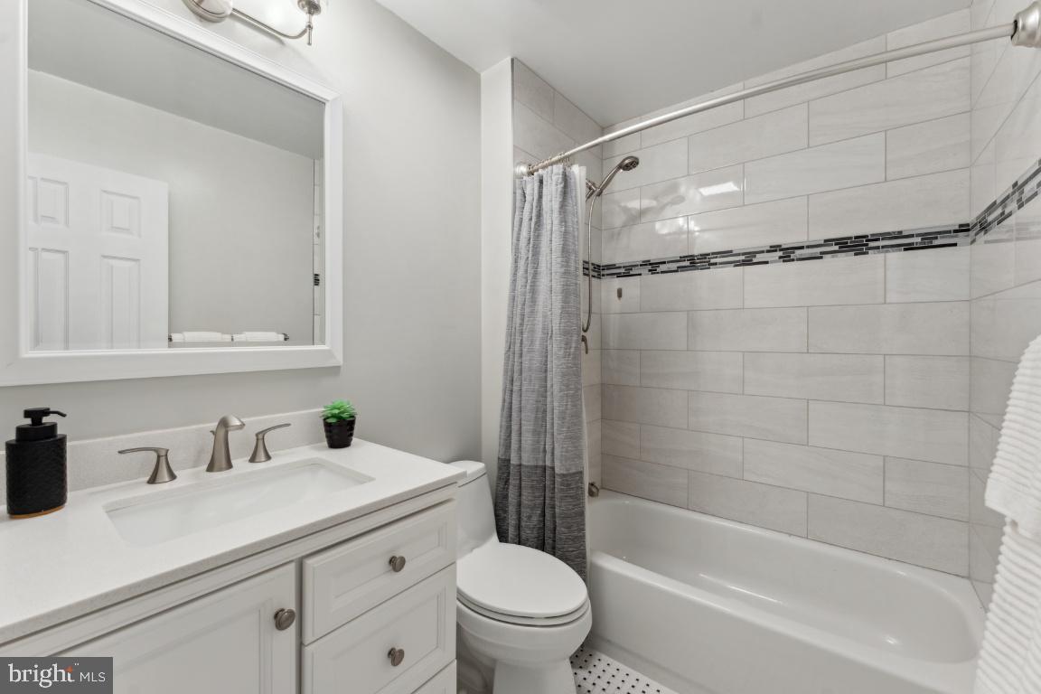 LAKEPOINTE - Residential Lease