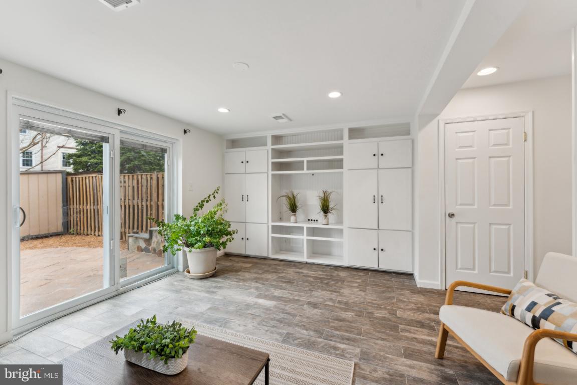 LAKEPOINTE - Residential Lease