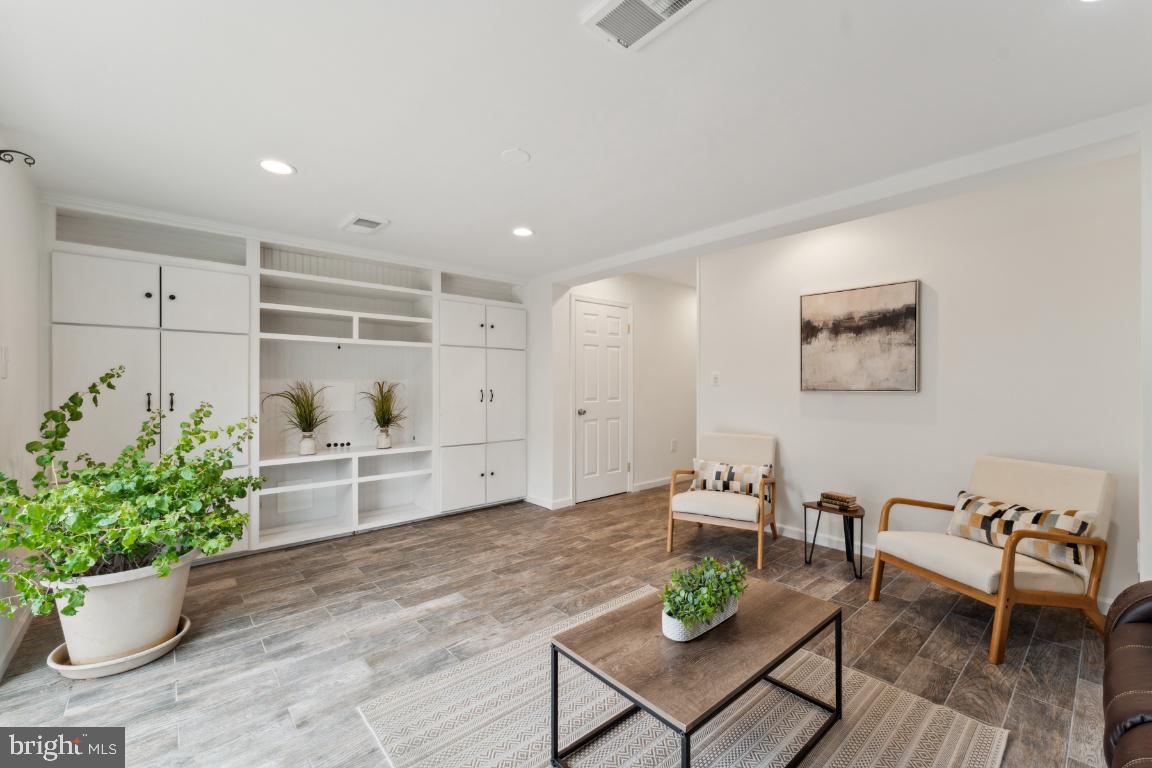 LAKEPOINTE - Residential Lease