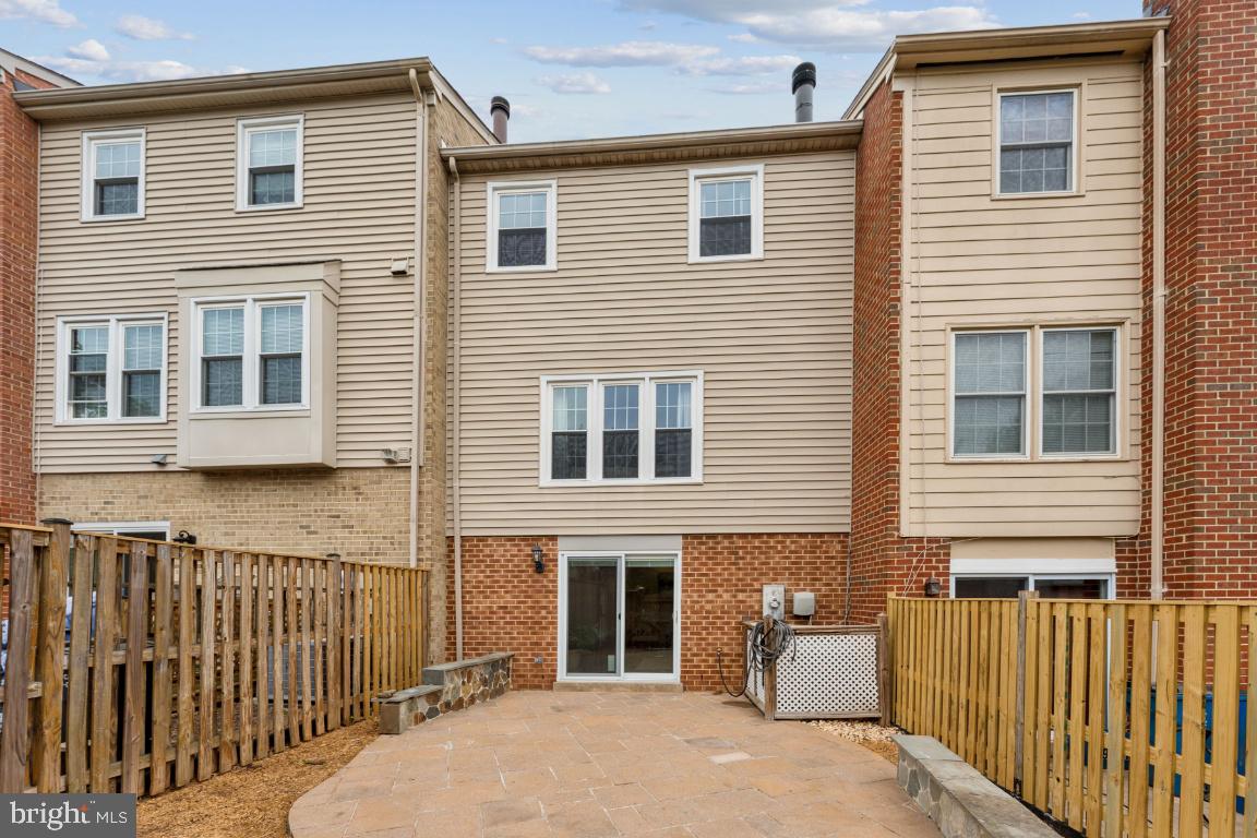 LAKEPOINTE - Residential Lease