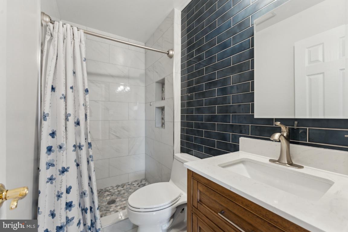 LAKEPOINTE - Residential Lease