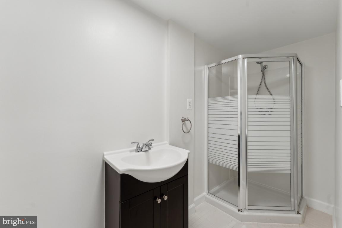 LAKEPOINTE - Residential Lease