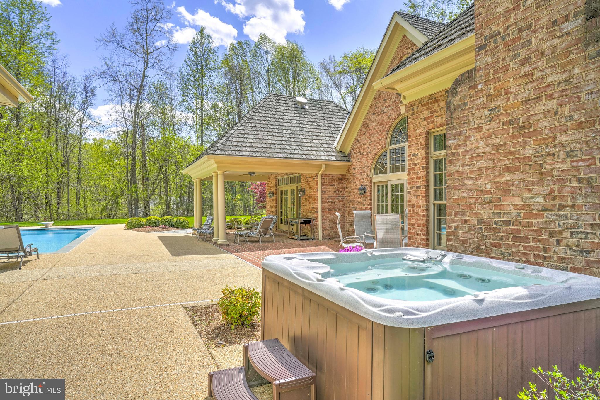 LYONS CREEK OVERLOOK - Residential