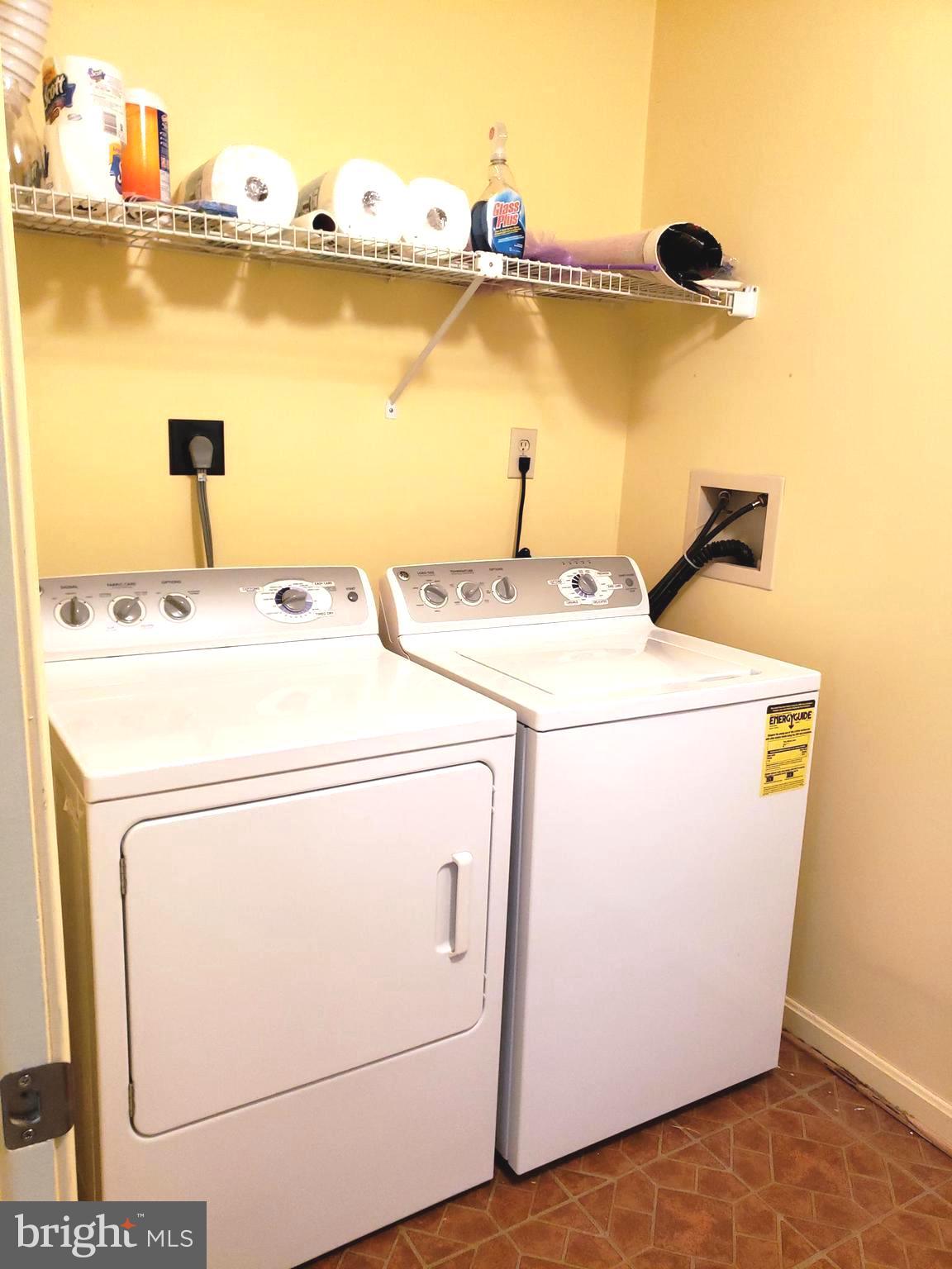 LAUREL LAKES - Residential