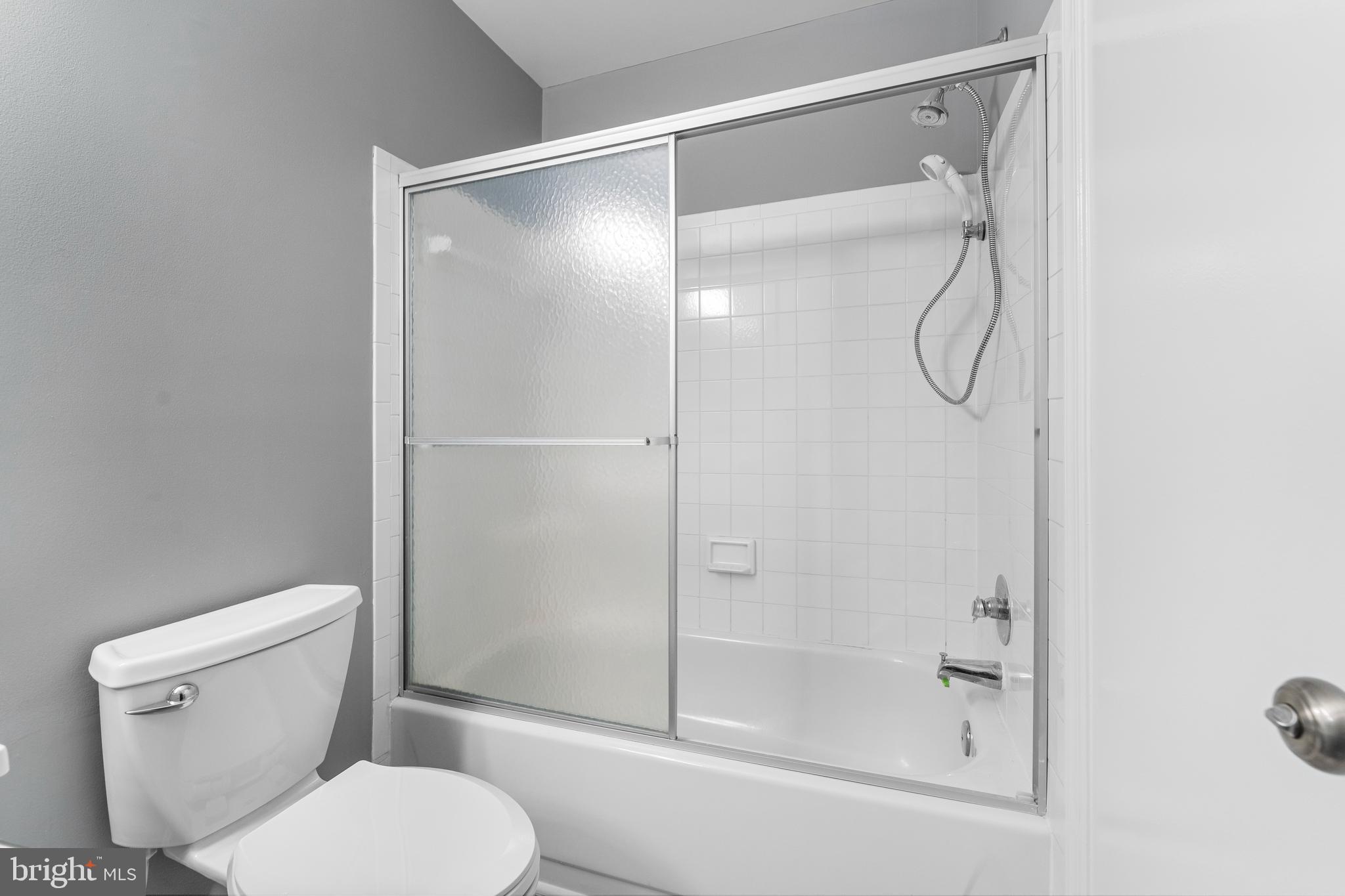 LAUREL LAKES - Residential