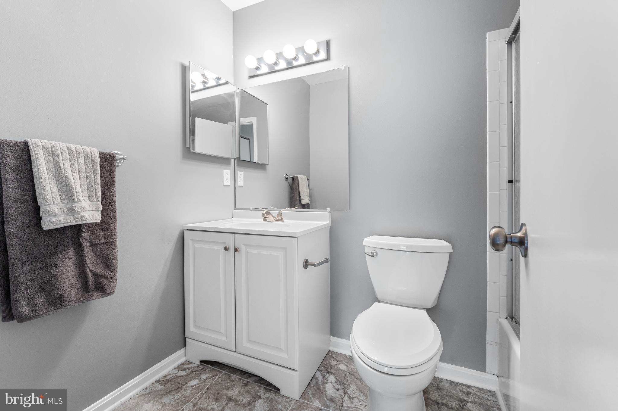 LAUREL LAKES - Residential