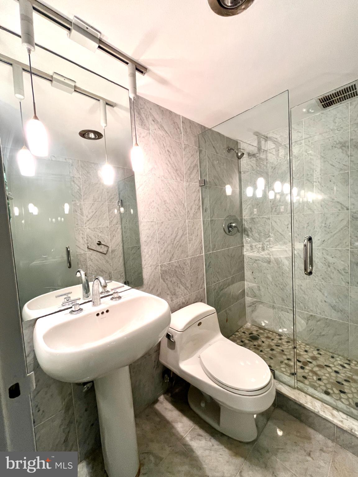 RITTENHOUSE SQUARE - Residential Lease