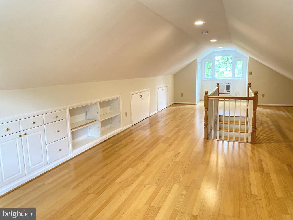 ROSEDALE PARK - Residential Lease