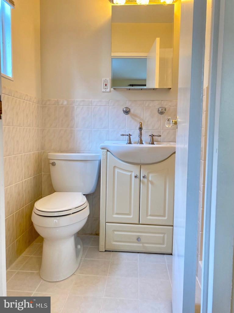 ROSEDALE PARK - Residential Lease