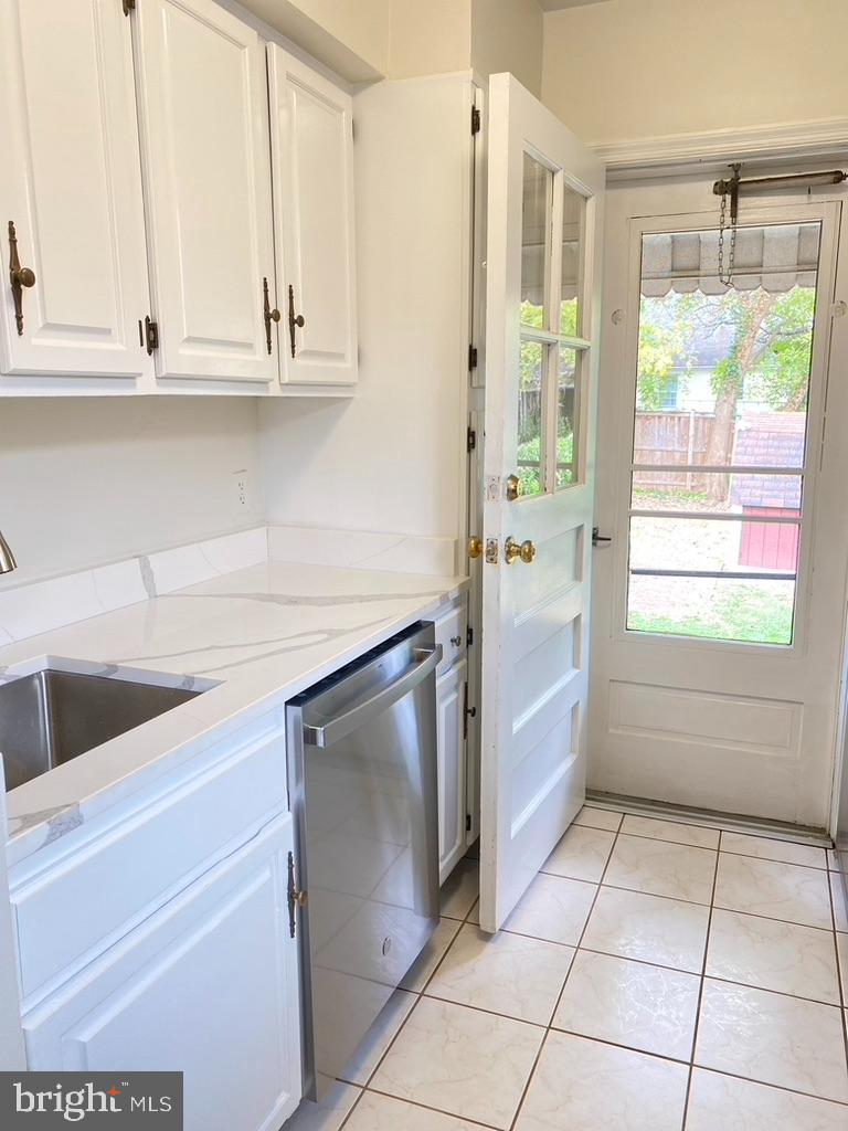 ROSEDALE PARK - Residential Lease