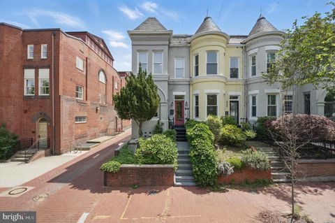 425 9TH STREET NE WASHINGTON DC 20002