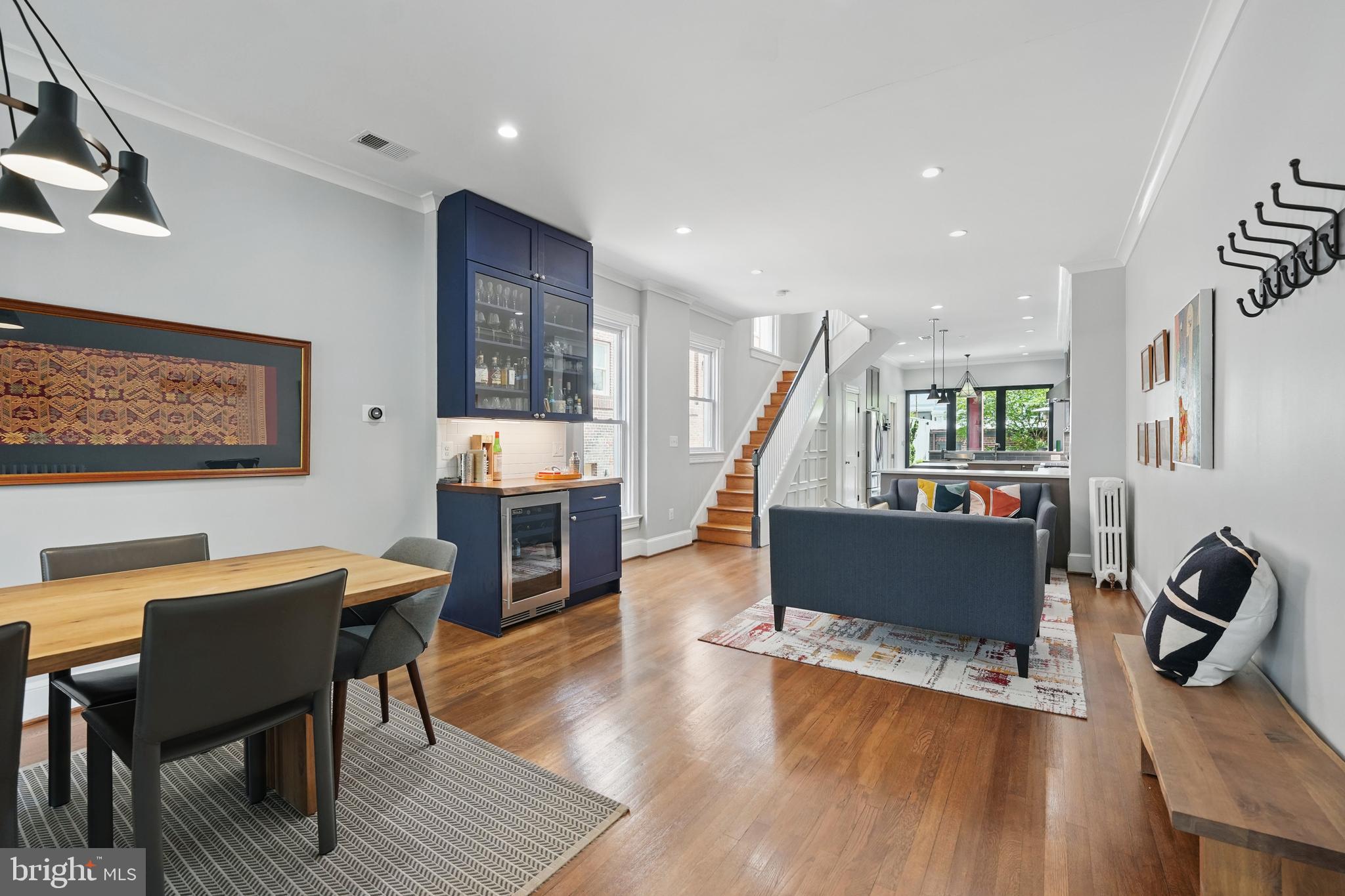 425 9TH STREET NE