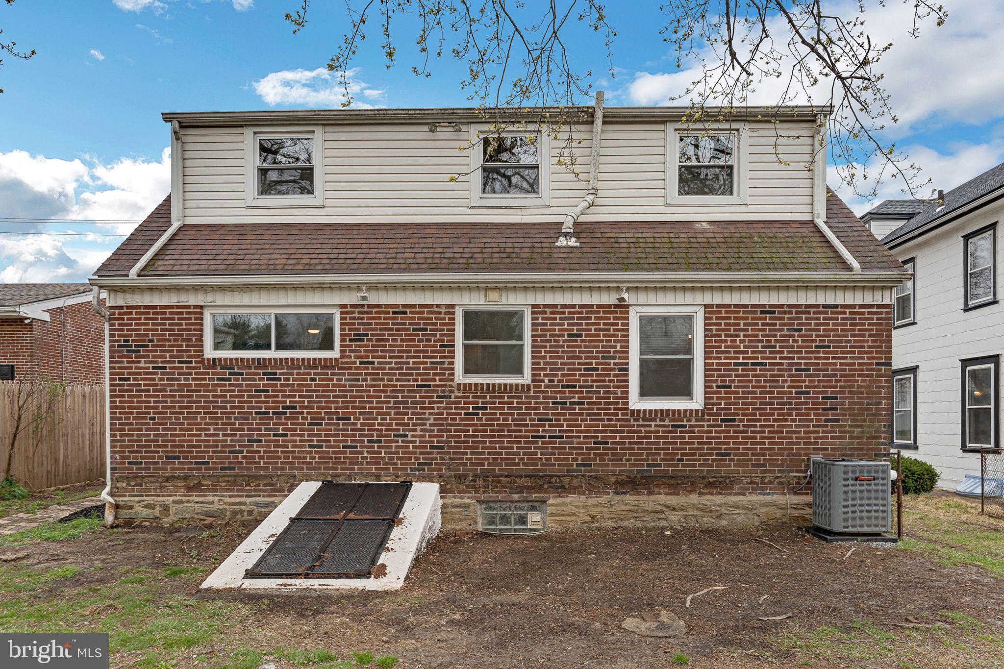 FOX CHASE - Residential