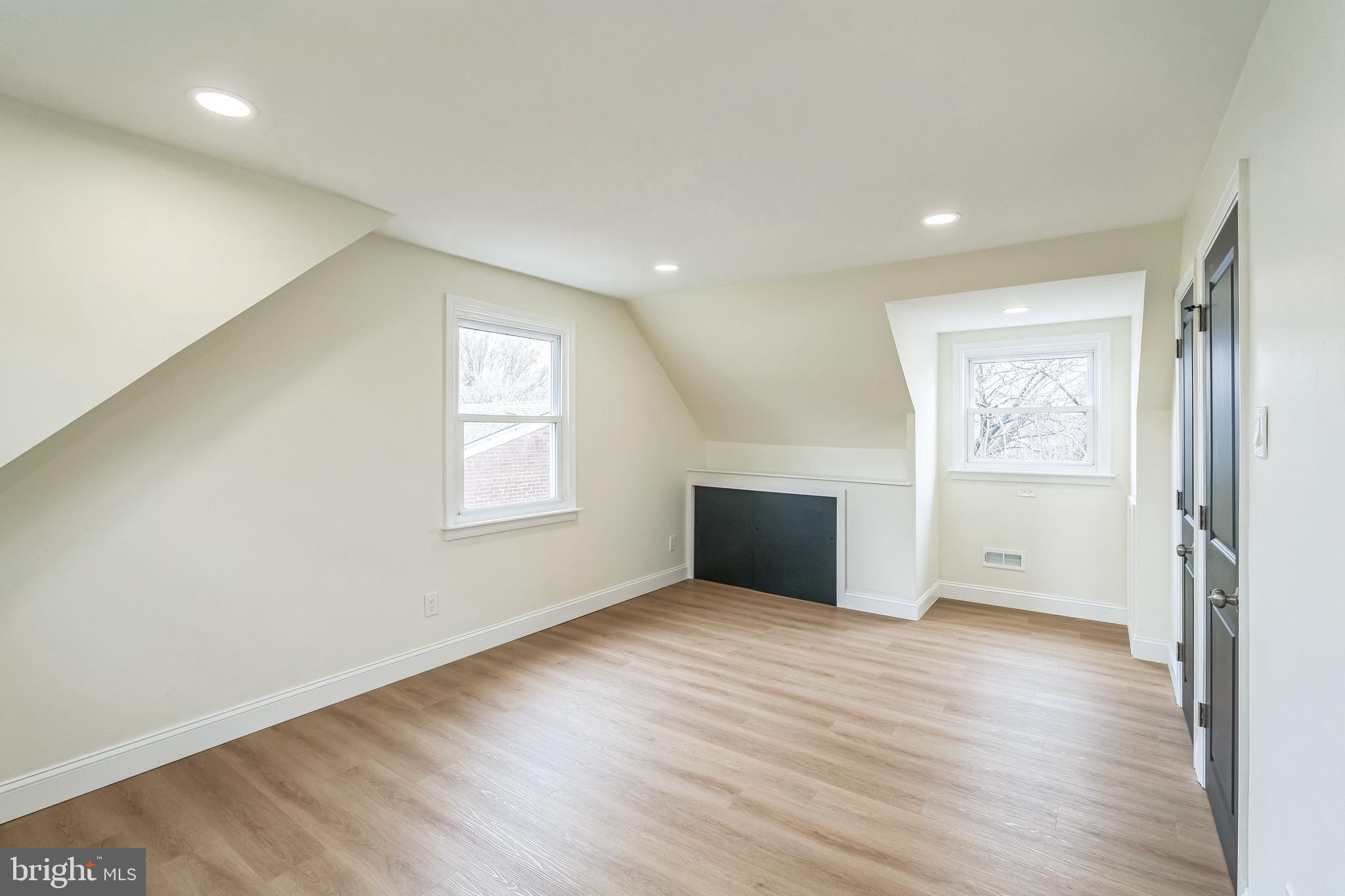 FOX CHASE - Residential