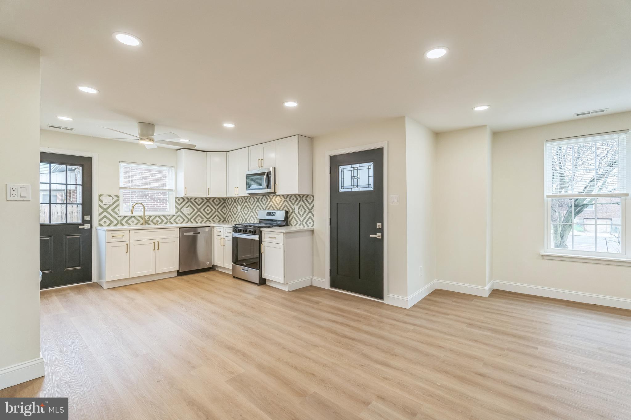 FOX CHASE - Residential