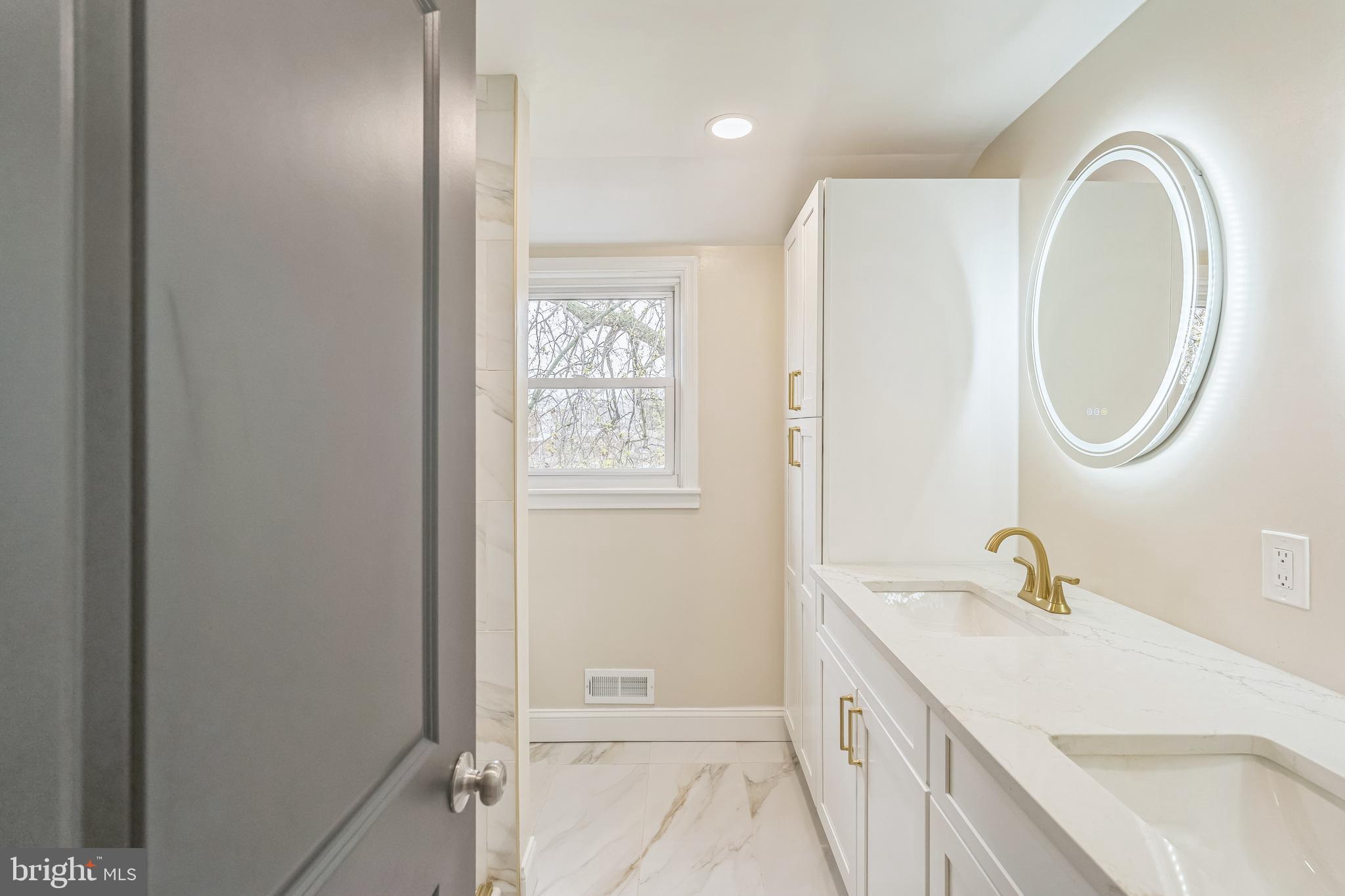 FOX CHASE - Residential