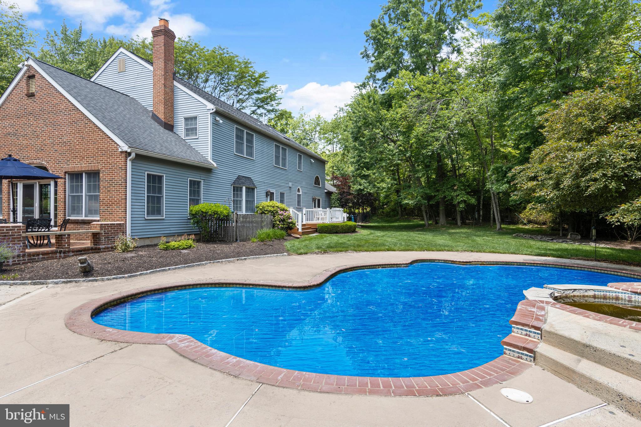 GWYNEDD KNOLL - Residential