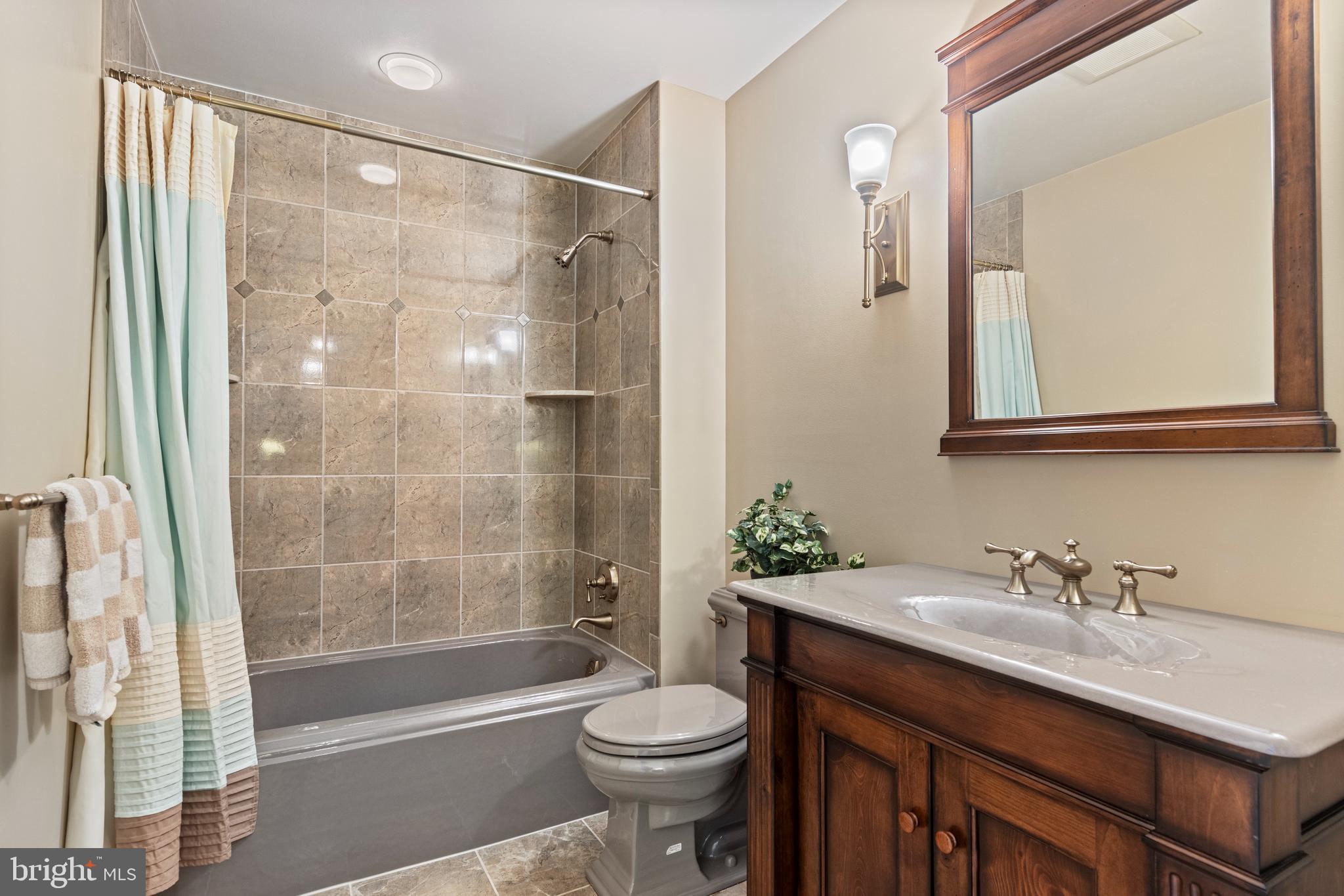 GWYNEDD KNOLL - Residential