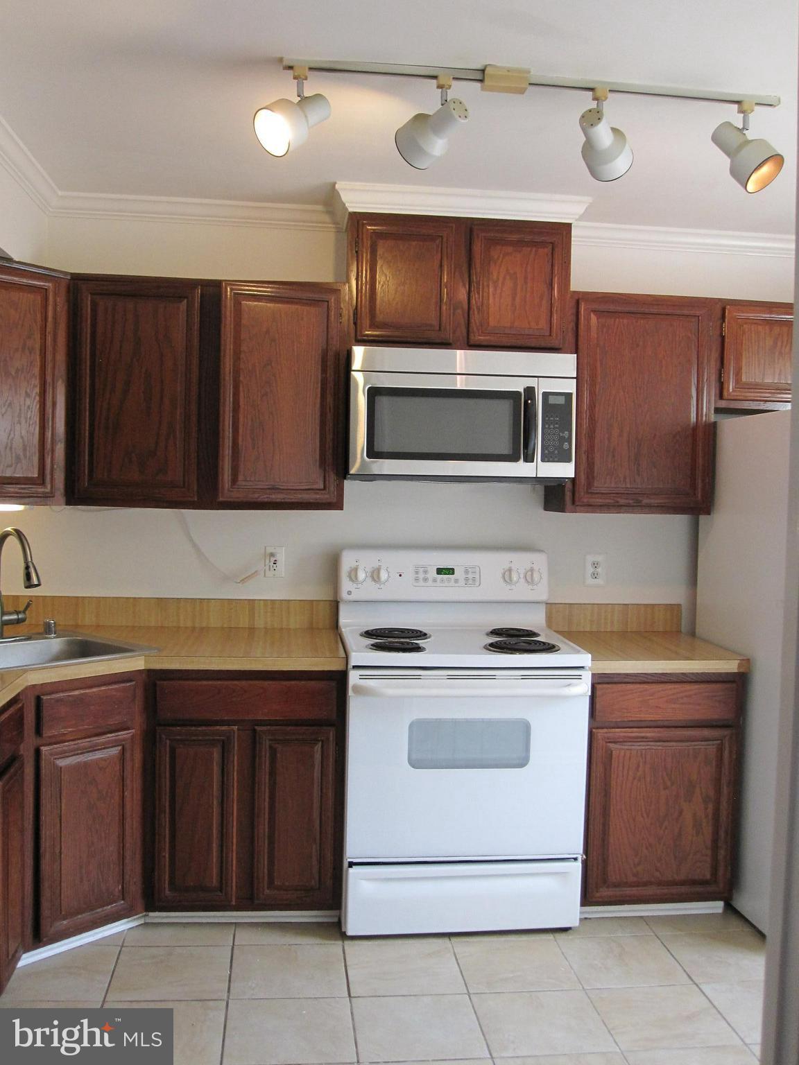 HUNTERS SQUARE - Residential Lease