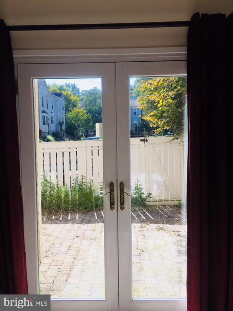 HUNTERS SQUARE - Residential Lease