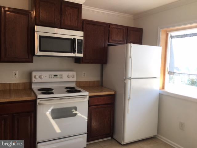 HUNTERS SQUARE - Residential Lease