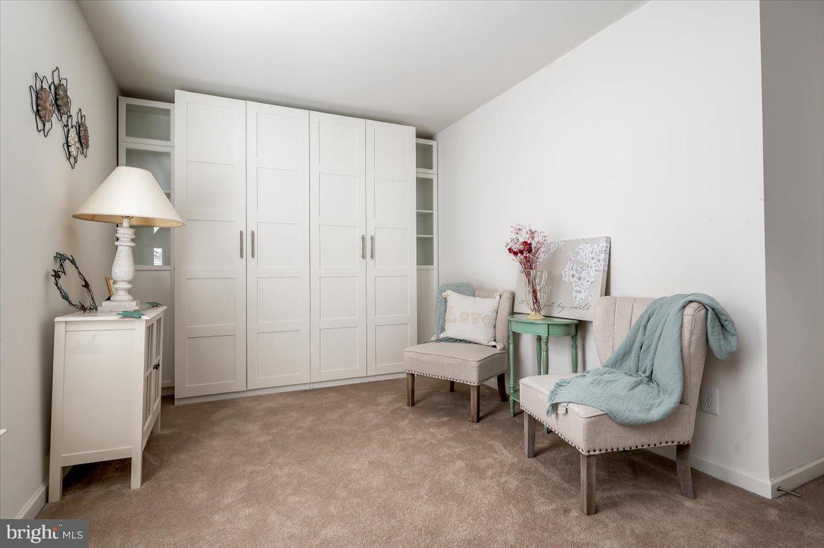 SHAMROCK MANOR - Residential