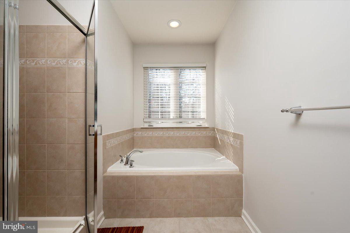 SHAMROCK MANOR - Residential