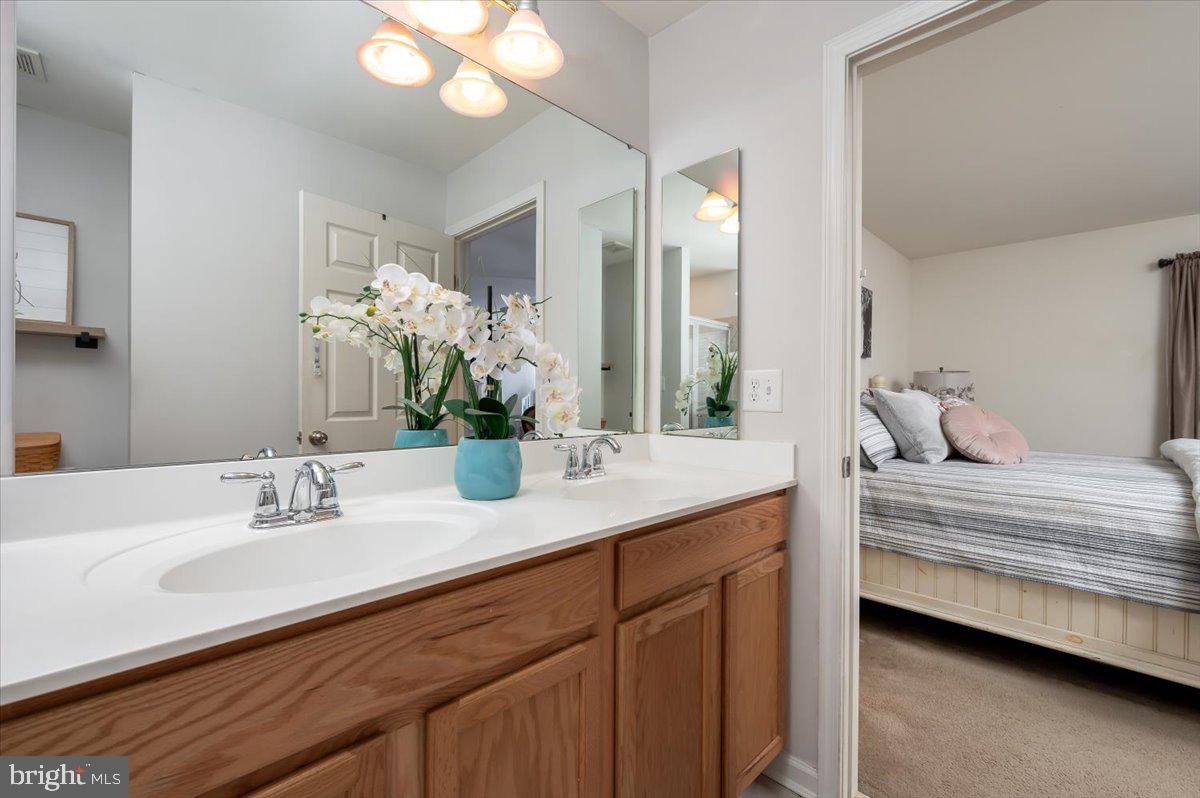 SHAMROCK MANOR - Residential