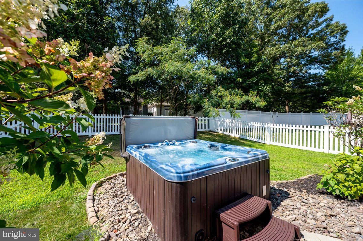 SHAMROCK MANOR - Residential