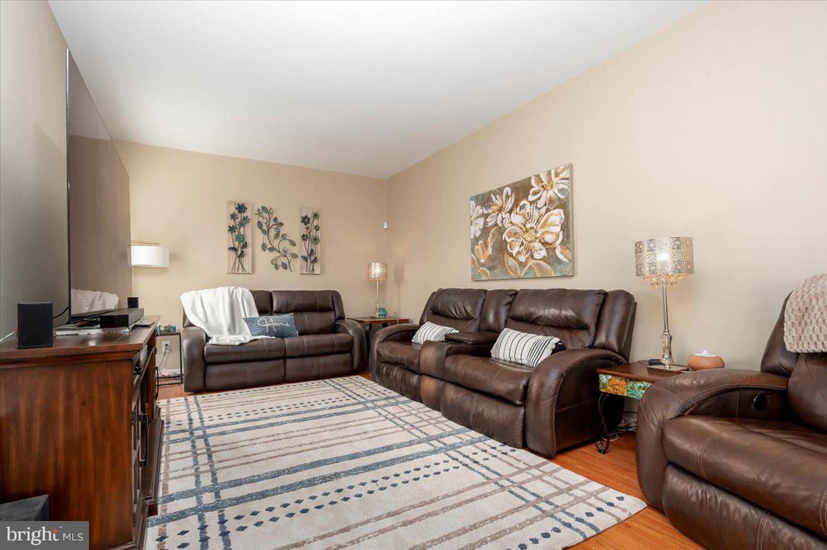 SHAMROCK MANOR - Residential