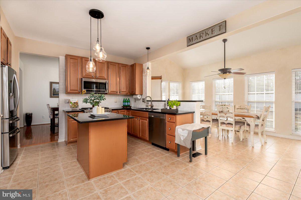 SHAMROCK MANOR - Residential