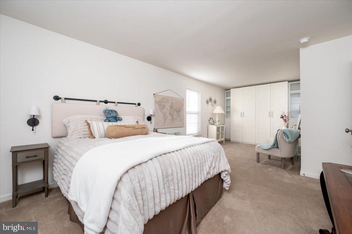 SHAMROCK MANOR - Residential