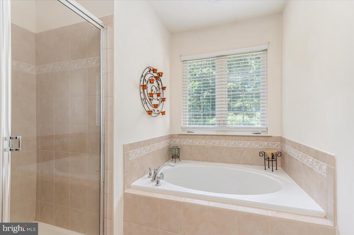 SHAMROCK MANOR - Residential