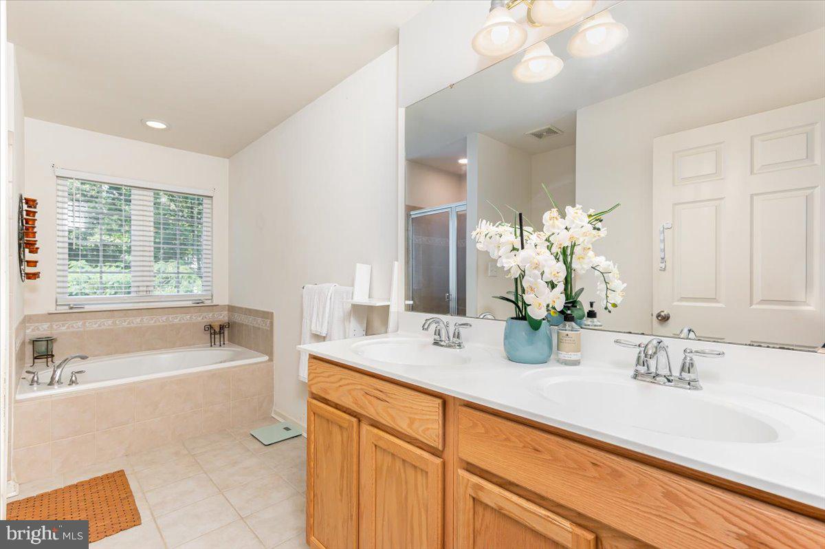 SHAMROCK MANOR - Residential