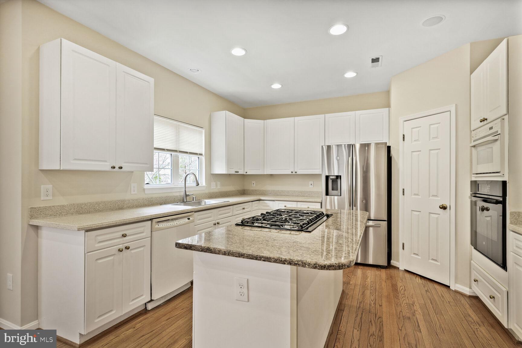 HIGHGROVE ESTATES - Residential Lease