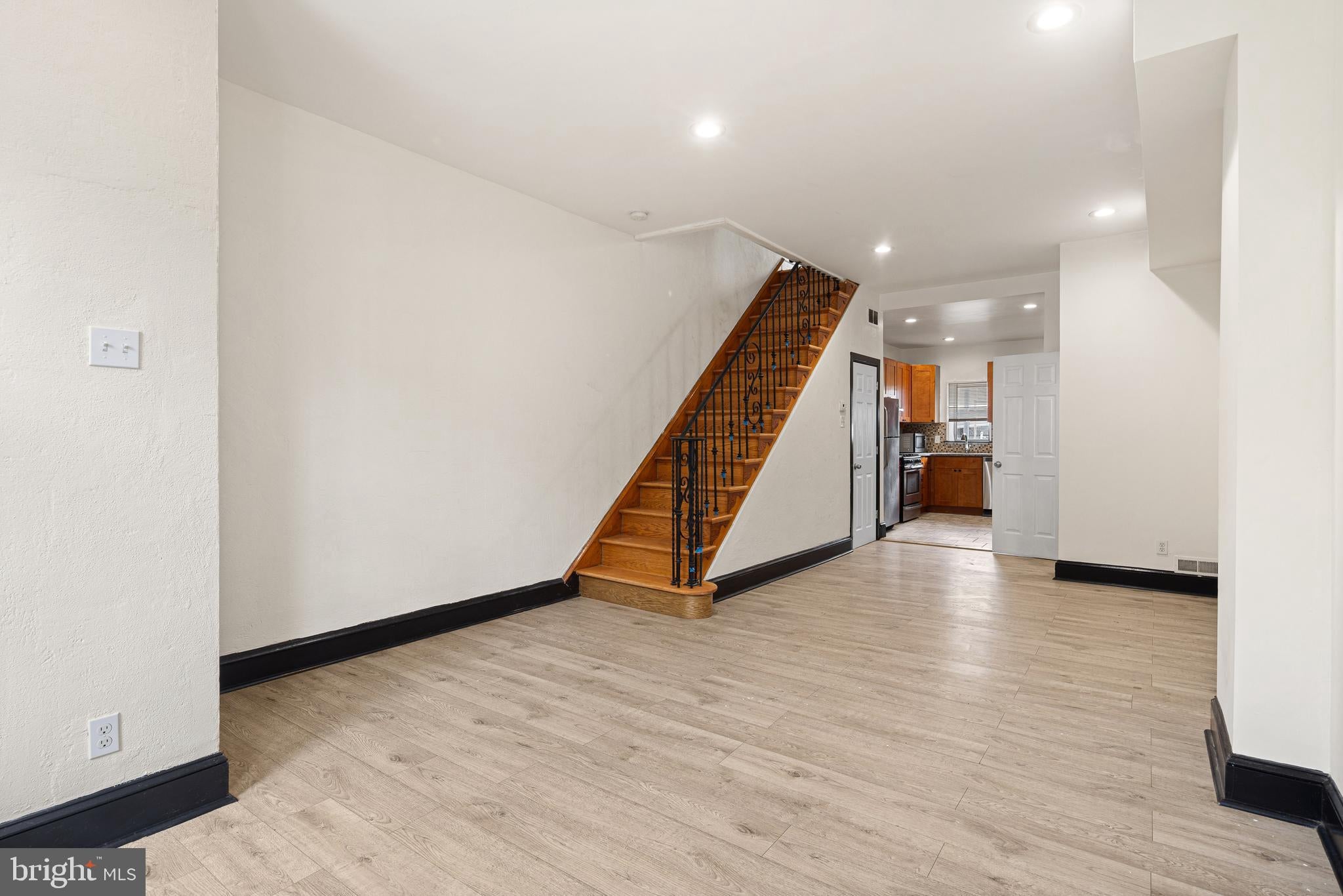 3044 ALMOND STREET