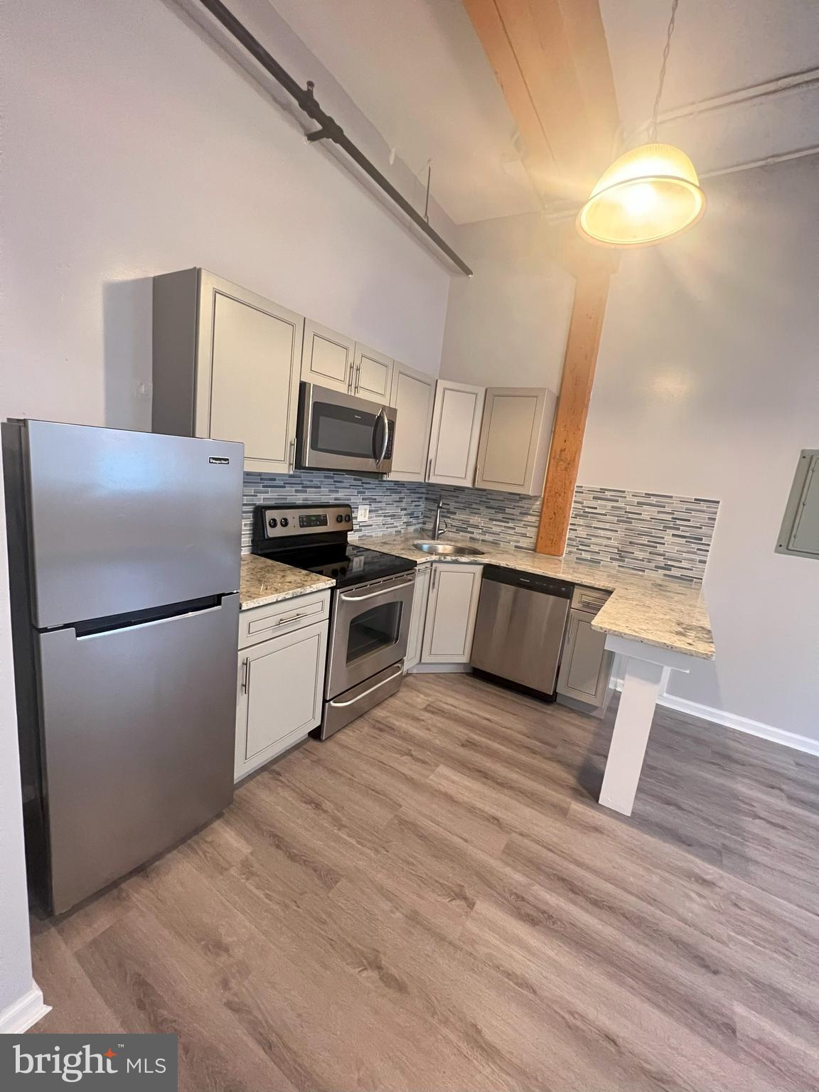 SPRING ARTS - Residential Lease