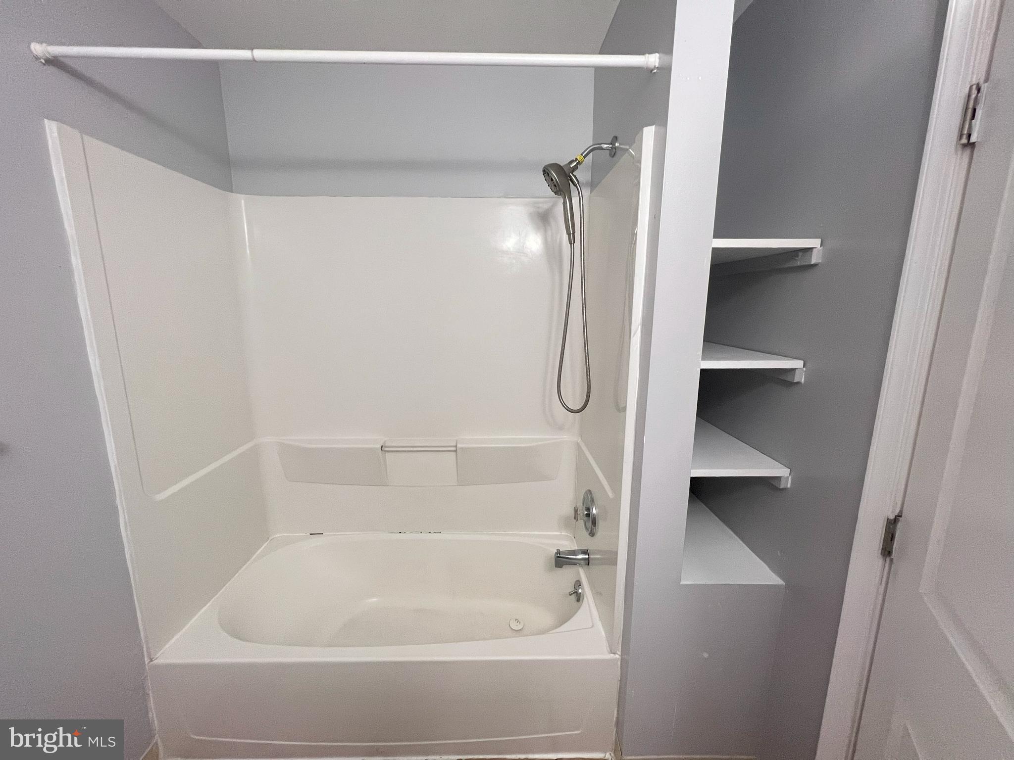 SPRING ARTS - Residential Lease