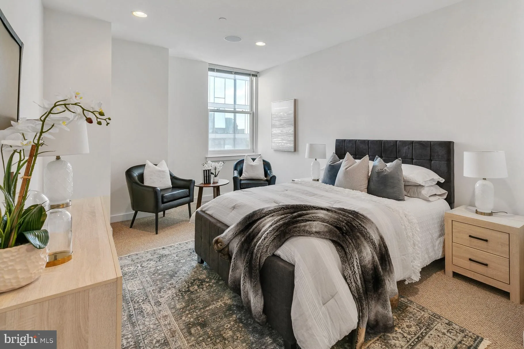 Philadelphia, Pennsylvania 19102, United States, 2 Bedrooms Bedrooms, ,2 BathroomsBathrooms,Residential,Active,90867